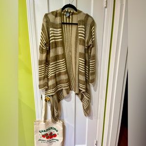 Drape-front cardigan, long-sleeved. Neutral stripes. Size M